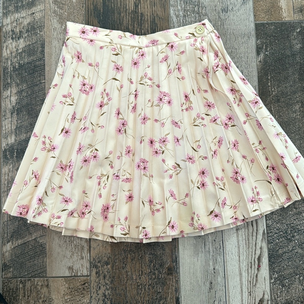Zara girls pleated floral ivory skirt . New . Size 9